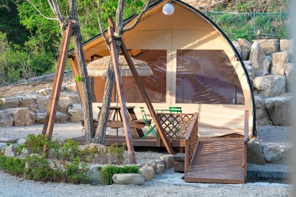 Inje Naerincheon Glamping Hotel Exterior photo